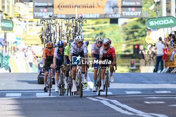 2024-06-30 - Riders in action during the second stage of the tour de france 2024 in Bologna - STAGE 2 - FINISH - TOUR DE FRANCE - CYCLING