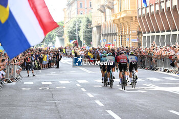 2024-06-30 - Riders in action during the second stage of the tour de france 2024 in Bologna - STAGE 2 - FINISH - TOUR DE FRANCE - CYCLING