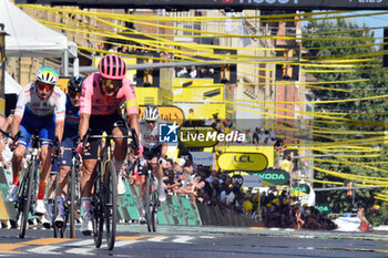 2024-06-30 - Richard Carapaz (EDUCATION EASYPOST) 10th at the finish Stage 2 - STAGE 2 - FINISH - TOUR DE FRANCE - CYCLING