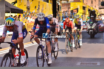 2024-06-30 - Finish line Stage 2 - city circuit turn 1 - chasing cyclists - STAGE 2 - FINISH - TOUR DE FRANCE - CYCLING