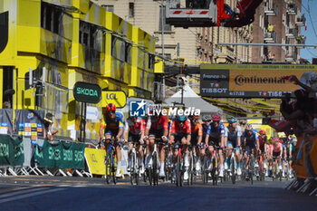 2024-06-30 - Finish line Stage 2 - city circuit turn 2- chasing cyclists - STAGE 2 - FINISH - TOUR DE FRANCE - CYCLING