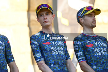 2024-06-27 - Jonas Vingegaard (Team Visma Lease a Bike) during team presentation before the Grand Depart Florence Emilie-Romagne 2024 of the Tour de France at Palazzo Vecchio in Florence - TEAM PRESENTATION - TOUR DE FRANCE - CYCLING