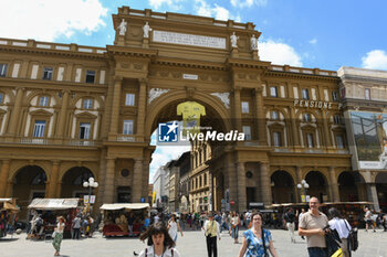 2024-06-27 - Grand Depart Florence Emilie-Romagne 2024 Piazza della Repubblica in Florence - TEAM PRESENTATION - TOUR DE FRANCE - CYCLING