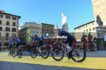 2024-06-27 - Grand Depart Florence Emilie-Romagne 2024 team presentation at Palazzo Vecchio in Florence - TEAM PRESENTATION - TOUR DE FRANCE - CYCLING