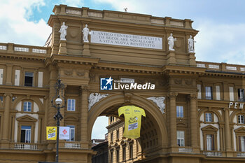 2024-06-27 - Tour de France 2024 Grand Depart Florence Piazza Repubblica in yellow - TEAM PRESENTATION - TOUR DE FRANCE - CYCLING