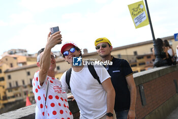 2024-06-27 - Tour de France 2024 Grand Depart Florence fans - TEAM PRESENTATION - TOUR DE FRANCE - CYCLING