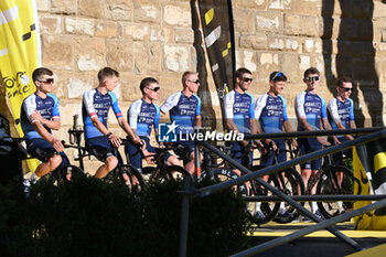 2024-06-27 - ISRAEL - PREMIER TECH procycling team during team presentation Tour de France 2024 Grand Depart Piazza Signoria in Florence - TEAM PRESENTATION - TOUR DE FRANCE - CYCLING