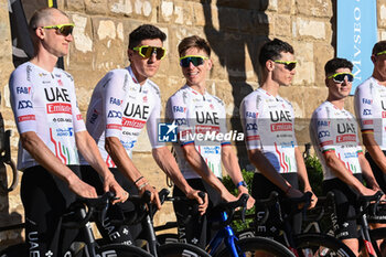 2024-06-27 - Tadej Pogačar (UAE Emirates pro cyclng team) and his teammate during team presentation Tour de France 2024 Grand Depart Piazza Signoria in Florence - TEAM PRESENTATION - TOUR DE FRANCE - CYCLING