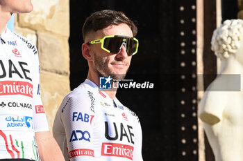 2024-06-27 - Adam Yates (UAE team Emirates) during team presentation Tour de France 2024 Grand Depart Piazza Signoria in Florence - TEAM PRESENTATION - TOUR DE FRANCE - CYCLING