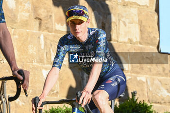 2024-06-27 - Jonas Vingegaard (TEAM VISMA_LEASE A BIKE) during team presentation Tour de France 2024 Grand Depart Piazza Signoria in Florence - TEAM PRESENTATION - TOUR DE FRANCE - CYCLING