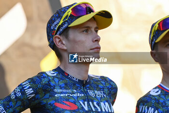 2024-06-27 - Jonas Vingegaard (TEAM VISMA_LEASE A BIKE) portrait during team presentation Tour de France 2024 Grand Depart Piazza Signoria in Florence - TEAM PRESENTATION - TOUR DE FRANCE - CYCLING