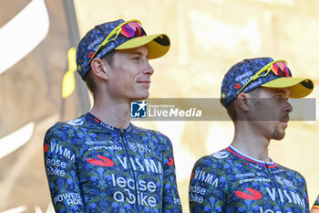 2024-06-27 - Jonas Vingegaard (TEAM VISMA_LEASE A BIKE) during team presentation Tour de France 2024 Grand Depart Piazza Signoria in Florence - TEAM PRESENTATION - TOUR DE FRANCE - CYCLING