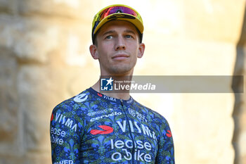 2024-06-27 - BART LEMMEN (TEAM VISMA_LEASE A BIKE) during team presentation Tour de France 2024 Grand Depart Piazza Signoria in Florence - TEAM PRESENTATION - TOUR DE FRANCE - CYCLING