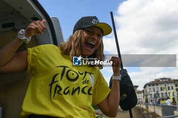 2024-06-27 - Tour de France 2024 Grand Depart Florence fans - TEAM PRESENTATION - TOUR DE FRANCE - CYCLING