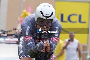 2024-07-05 - Jasper Philipsen of Alpecin-Deceuninck during the Tour de France 2024, Stage 7, Individual Time Trial, Nuits-Saint-Georges - Gevrey-Chambertin (25,3 Km) on 5 July 2024 in Gevrey-Chambertin, France - CYCLING - TOUR DE FRANCE 2024 - STAGE 7 - TOUR DE FRANCE - CYCLING