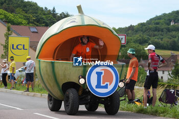 2024-07-05 - Advertising caravan, Caravane publicitaire, Leclerc during the Tour de France 2024, Stage 7, Individual Time Trial, Nuits-Saint-Georges - Gevrey-Chambertin (25,3 Km) on 5 July 2024 in Gevrey-Chambertin, France - CYCLING - TOUR DE FRANCE 2024 - STAGE 7 - TOUR DE FRANCE - CYCLING