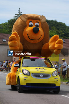 2024-07-05 - Advertising caravan, Caravane publicitaire, LCL during the Tour de France 2024, Stage 7, Individual Time Trial, Nuits-Saint-Georges - Gevrey-Chambertin (25,3 Km) on 5 July 2024 in Gevrey-Chambertin, France - CYCLING - TOUR DE FRANCE 2024 - STAGE 7 - TOUR DE FRANCE - CYCLING