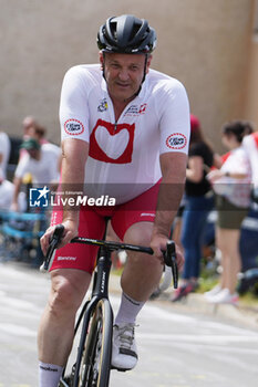 2024-07-05 - Cédric Vasseur, cyclist in support of Mécénat Chirurgie cardiaque during the Tour de France 2024, Stage 7, Individual Time Trial, Nuits-Saint-Georges - Gevrey-Chambertin (25,3 Km) on 5 July 2024 in Gevrey-Chambertin, France - CYCLING - TOUR DE FRANCE 2024 - STAGE 7 - TOUR DE FRANCE - CYCLING