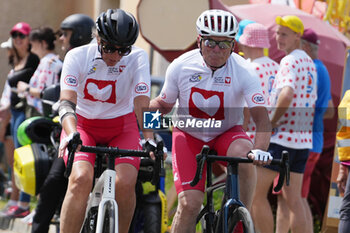 2024-07-05 - Bernard Hinault, cyclist in support of Mécénat Chirurgie cardiaque during the Tour de France 2024, Stage 7, Individual Time Trial, Nuits-Saint-Georges - Gevrey-Chambertin (25,3 Km) on 5 July 2024 in Gevrey-Chambertin, France - CYCLING - TOUR DE FRANCE 2024 - STAGE 7 - TOUR DE FRANCE - CYCLING