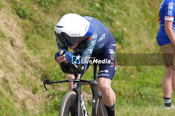 2024-07-05 - Jonas Vingegaard of Visma | Lease a Bike during the Tour de France 2024, Stage 7, Individual Time Trial, Nuits-Saint-Georges - Gevrey-Chambertin (25,3 Km) on 5 July 2024 in Gevrey-Chambertin, France - CYCLING - TOUR DE FRANCE 2024 - STAGE 7 - TOUR DE FRANCE - CYCLING