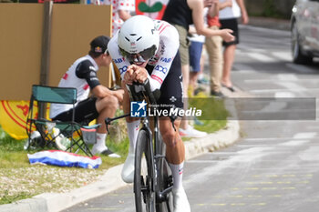 2024-07-05 - Juan Ayuso of UAE Team Emirates during the Tour de France 2024, Stage 7, Individual Time Trial, Nuits-Saint-Georges - Gevrey-Chambertin (25,3 Km) on 5 July 2024 in Gevrey-Chambertin, France - CYCLING - TOUR DE FRANCE 2024 - STAGE 7 - TOUR DE FRANCE - CYCLING