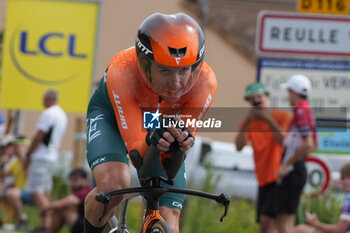 2024-07-05 - Simon Yates of Jayco AlUla during the Tour de France 2024, Stage 7, Individual Time Trial, Nuits-Saint-Georges - Gevrey-Chambertin (25,3 Km) on 5 July 2024 in Gevrey-Chambertin, France - CYCLING - TOUR DE FRANCE 2024 - STAGE 7 - TOUR DE FRANCE - CYCLING