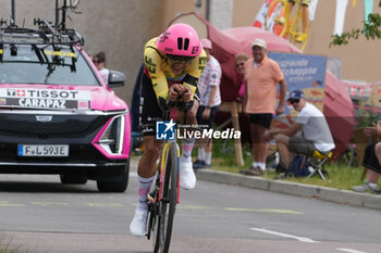 2024-07-05 - Richard Carapaz of EF Education - EasyPost during the Tour de France 2024, Stage 7, Individual Time Trial, Nuits-Saint-Georges - Gevrey-Chambertin (25,3 Km) on 5 July 2024 in Gevrey-Chambertin, France - CYCLING - TOUR DE FRANCE 2024 - STAGE 7 - TOUR DE FRANCE - CYCLING