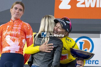 2024-08-18 - NIEWIADOMA Katarzyna and Marion ROUSSE during the Tour de France Femmes avec Zwift 2024, Stage 8 cycling race, Le Grand-Bornand - Alpe d'Huez (149,9 Km) on August 18, 2024 in Alpe d'Huez, France - CYCLING - WOMEN'S TOUR DE FRANCE 2024 - STAGE 8 - TOUR DE FRANCE - CYCLING