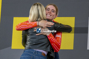 2024-08-18 - VOLLERING Demi and Marion ROUSSE during the Tour de France Femmes avec Zwift 2024, Stage 8 cycling race, Le Grand-Bornand - Alpe d'Huez (149,9 Km) on August 18, 2024 in Alpe d'Huez, France - CYCLING - WOMEN'S TOUR DE FRANCE 2024 - STAGE 8 - TOUR DE FRANCE - CYCLING