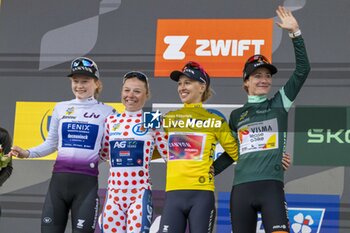 2024-08-18 - NIEWIADOMA Katarzyna and PIETERSE Puck and GHEKIERE Justine and VOS Marianne during the Tour de France Femmes avec Zwift 2024, Stage 8 cycling race, Le Grand-Bornand - Alpe d'Huez (149,9 Km) on August 18, 2024 in Alpe d'Huez, France - CYCLING - WOMEN'S TOUR DE FRANCE 2024 - STAGE 8 - TOUR DE FRANCE - CYCLING