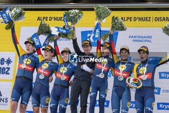 2024-08-18 - REALINI Gaia and BALSAMO Elisa and BRAND Lucinda and DEIGNAN Elizabeth and SPRATT Amanda and VAN ANROOIJ Shirin and VAN DIJK Ellen during the Tour de France Femmes avec Zwift 2024, Stage 8 cycling race, Le Grand-Bornand - Alpe d'Huez (149,9 Km) on August 18, 2024 in Alpe d'Huez, France - CYCLING - WOMEN'S TOUR DE FRANCE 2024 - STAGE 8 - TOUR DE FRANCE - CYCLING