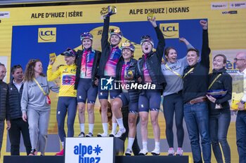 2024-08-18 - NIEWIADOMA Katarzyna and BRADBURY Neve and PALADIN Soraya and SKALNIAK-SOJKA Agnieszka and TOWERS Alice during the Tour de France Femmes avec Zwift 2024, Stage 8 cycling race, Le Grand-Bornand - Alpe d'Huez (149,9 Km) on August 18, 2024 in Alpe d'Huez, France - CYCLING - WOMEN'S TOUR DE FRANCE 2024 - STAGE 8 - TOUR DE FRANCE - CYCLING