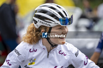 2024-08-18 - PIETERSE Puck during the Tour de France Femmes avec Zwift 2024, Stage 8 cycling race, Le Grand-Bornand - Alpe d'Huez (149,9 Km) on August 18, 2024 in Alpe d'Huez, France - CYCLING - WOMEN'S TOUR DE FRANCE 2024 - STAGE 8 - TOUR DE FRANCE - CYCLING