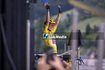 2024-08-18 - NIEWIADOMA Katarzyna during the Tour de France Femmes avec Zwift 2024, Stage 8 cycling race, Le Grand-Bornand - Alpe d'Huez (149,9 Km) on August 18, 2024 in Alpe d'Huez, France - CYCLING - WOMEN'S TOUR DE FRANCE 2024 - STAGE 8 - TOUR DE FRANCE - CYCLING