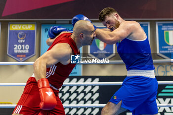 06/03/2024 - Acik Yusuf (Tur) inj red and McDonagh Martin (Irl) in blue during the Boxing Road to Paris 1st World Qualification Tournament, at E-Work Arena, Busto Arsizio, Italy on March 6, 2024 - BOXING ROAD TO PARIS - BOXE - CONTATTO