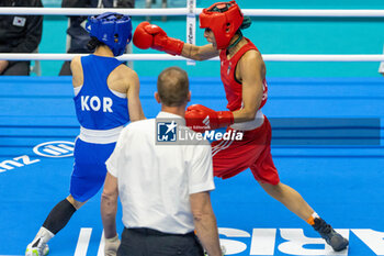 11/03/2024 - Charaabi Sirine (Ita) in red and Im Aeji (Kor) in blue during the Boxing Road to Paris 1st World Qualification Tournament, at E-Work Arena, Busto Arsizio, Italy on March 11, 2024 - BOXING ROAD TO PARIS - BOXE - CONTATTO
