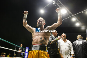 2024-07-05 - Salvatore Contino exults at the end of the boxing match valid for the Italian men's bantamweight title against Mohammed Obbadi - TITOLO ITALIANO PESI GALLO - CONTINO VS OBBADI - BOXING - CONTACT