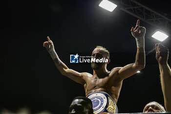 2024-07-05 - Salvatore Contino exults at the end of the boxing match valid for the Italian men's bantamweight title against Mohammed Obbadi - TITOLO ITALIANO PESI GALLO - CONTINO VS OBBADI - BOXING - CONTACT