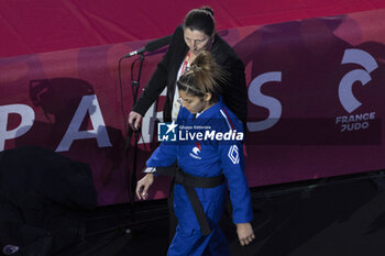 2024-02-02 - BOUKLI SHIRINE (FRA)(FLAM 91) is arriving with her trainer before fighting and won the gold medal against KOGA Wakana (JPN) in women _48kg category during the Paris Grand Slam 2024, IJF Judo event, 50th anniversary, on February 2, 2024 at Accor Arena in Paris, France - JUDO - PARIS GRAND SLAM 2024 - JUDO - CONTACT