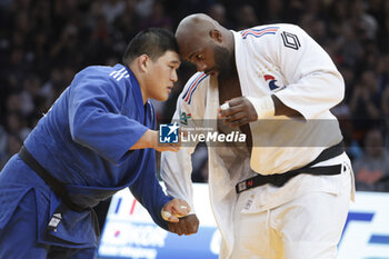 04/02/2024 - Teddy Riner of France (white) fights against Minjong Kim of South Korea (blue) during the Men's +100kg Final of the Paris Grand Slam 2024, an IJF Judo event on February 4, 2024 at Accor Arena in Paris, France - JUDO - PARIS GRAND SLAM 2024 - JUDO - CONTATTO