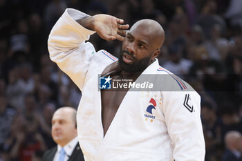 04/02/2024 - Teddy Riner of France (white) celebrates winning against Minjong Kim of South Korea (blue) during the Men's +100kg Final of the Paris Grand Slam 2024, an IJF Judo event on February 4, 2024 at Accor Arena in Paris, France - JUDO - PARIS GRAND SLAM 2024 - JUDO - CONTATTO