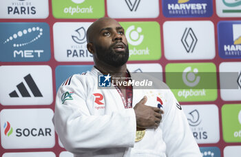 04/02/2024 - Teddy Riner of France (white) celebrates during the podium ceremony after winning against Minjong Kim of South Korea (blue) the Men's +100kg Final of the Paris Grand Slam 2024, an IJF Judo event on February 4, 2024 at Accor Arena in Paris, France - JUDO - PARIS GRAND SLAM 2024 - JUDO - CONTATTO