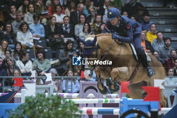 15/03/2024 - Lorenzo DE LUCA (ITA) riding DON VITO during the Saut-Hermès, equestrian FEI CSI 5 event on March 15, 2024 at the Grand Palais Éphémère in Paris, France - EQUESTRIAN - THE SAUT HERMES 2024 - INTERNAZIONALI - EQUITAZIONE