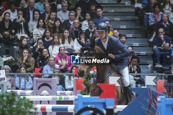 2024-03-15 - Steve GUERDAT (SUI) riding LOOPING LUNA during the Saut-Hermès, equestrian FEI CSI 5 event on March 15, 2024 at the Grand Palais Éphémère in Paris, France - EQUESTRIAN - THE SAUT HERMES 2024 - INTERNATIONALS - EQUESTRIAN