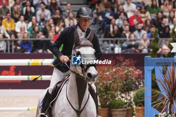 15/03/2024 - Philippe ROZIER (FRA) riding DIRTY SWEET during the Saut-Hermès, equestrian FEI CSI 5 event on March 15, 2024 at the Grand Palais Éphémère in Paris, France - EQUESTRIAN - THE SAUT HERMES 2024 - INTERNAZIONALI - EQUITAZIONE