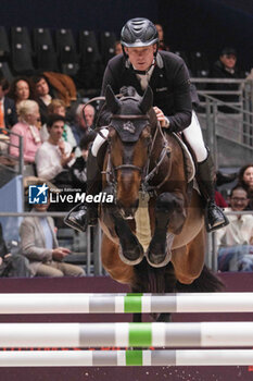 15/03/2024 - Willem GREVE (NED) riding MINUTE MAN during the Saut-Hermès, equestrian FEI CSI 5 event on March 15, 2024 at the Grand Palais Éphémère in Paris, France - EQUESTRIAN - THE SAUT HERMES 2024 - INTERNAZIONALI - EQUITAZIONE