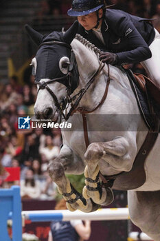 2024-03-15 - Jane RICHARD (SUI) riding MOLLY MALLONE Z during the Saut-Hermès, equestrian FEI CSI 5 event on March 15, 2024 at the Grand Palais Éphémère in Paris, France - EQUESTRIAN - THE SAUT HERMES 2024 - INTERNATIONALS - EQUESTRIAN