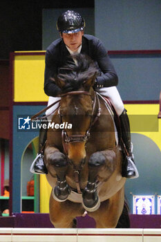 17/03/2024 - Julien EPAILLARD (FRA) riding DONATELLO D'AUGE during the Saut-Hermès, equestrian FEI CSI 5 event on March 17, 2024 at the Grand Palais Éphémère in Paris, France - EQUESTRIAN - THE SAUT HERMES 2024 - INTERNAZIONALI - EQUITAZIONE