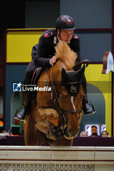 2024-03-17 - Emanuele GAUDIANO (ITA) riding JULIUS.D during the Saut-Hermès, equestrian FEI CSI 5 event on March 17, 2024 at the Grand Palais Éphémère in Paris, France - EQUESTRIAN - THE SAUT HERMES 2024 - INTERNATIONALS - EQUESTRIAN