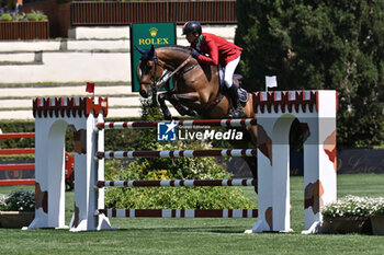 2024-05-24 - Lorenzo De Luca (ITA) - Cappuccino 194 during CSIO5* Nations Cup - 1.60m, NATIONS CUP INTESA SANPAOLO, 24 May 2024 at the Piazza di Siena in Rome, Italy. - PIAZZA DI SIENA - 91° CSIO ROMA 2024 - INTERNATIONALS - EQUESTRIAN